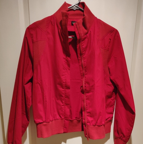 Lightweight red jacket - Picture 1 of 3